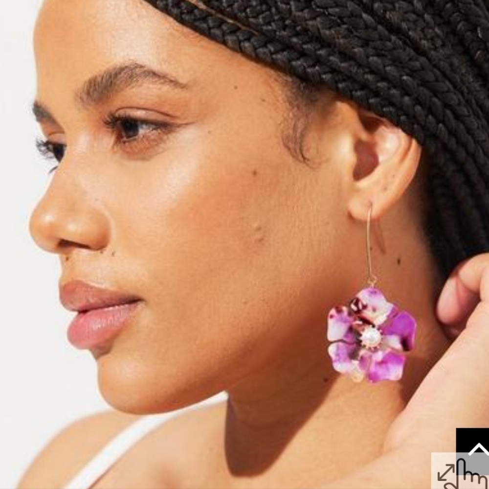 🆕️🌺TORRID PINK FLORAL RESIN DROP EARRINGS🌺 - Picture 2 of 3